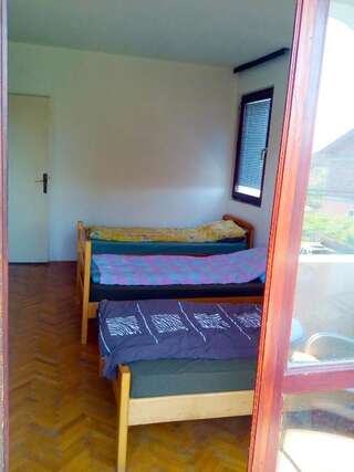 Хостелы Hostel Olea Подгорица Односпальная кровать в общем номере-31